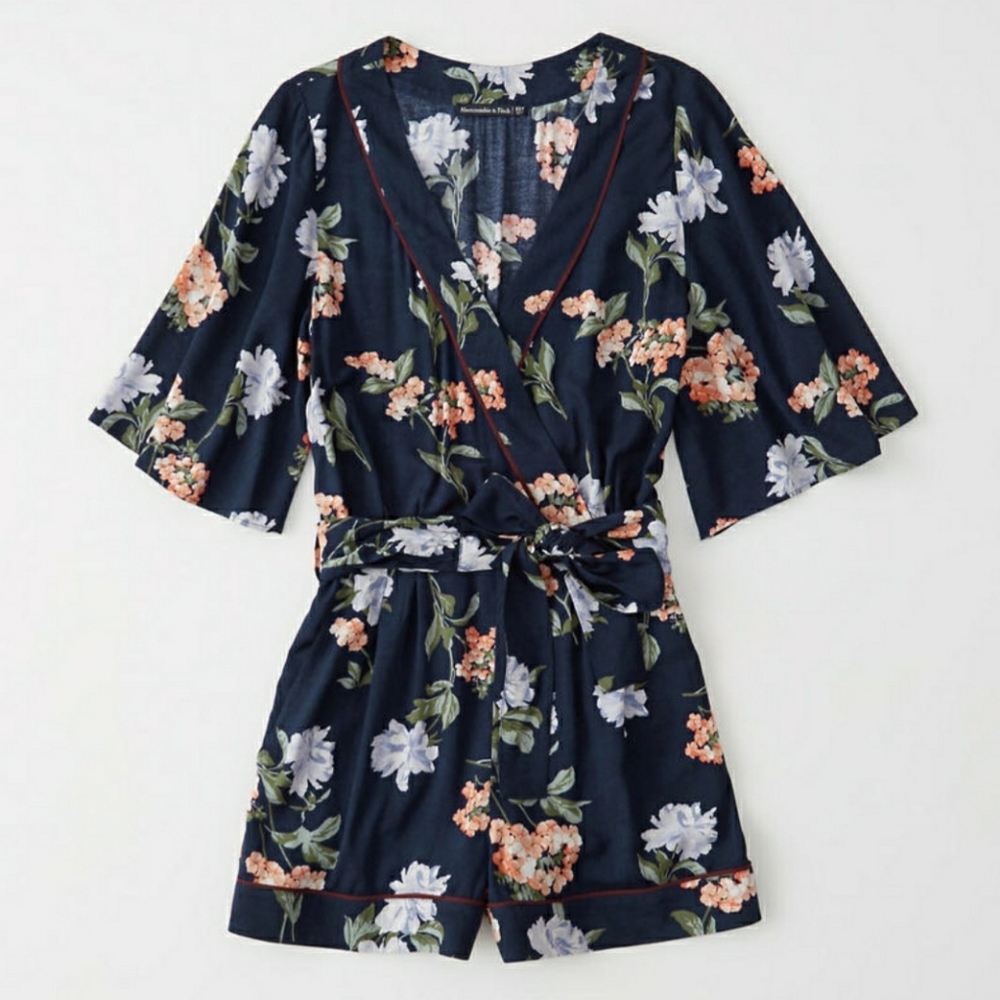 Abercrombie & Fitch - Romper shorts Kimono style.
